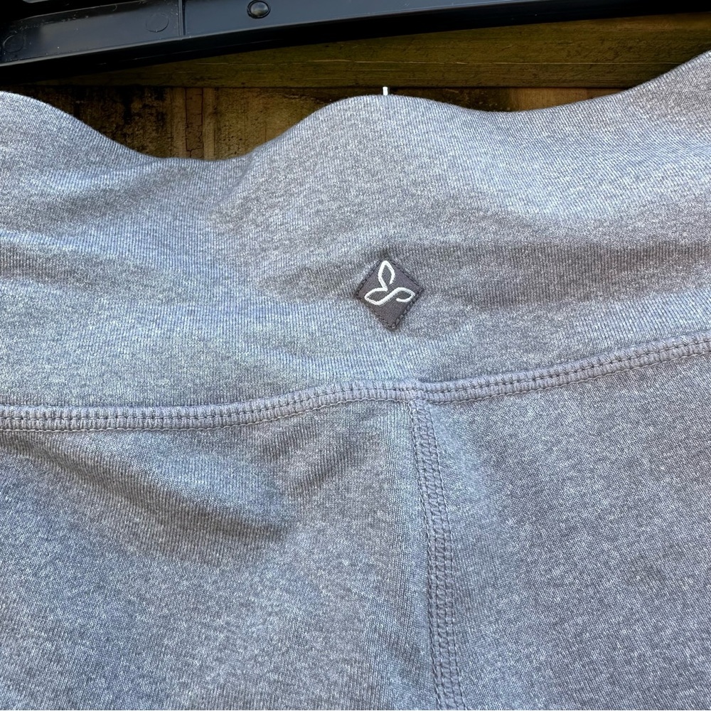 Prana Chakara Capri‎ Legging Heather Gray Size Medium - Picture 9 of 10